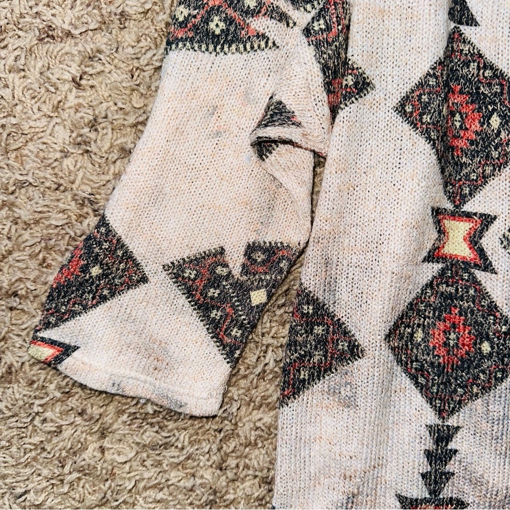 Geometric Patterned Knit Split Hem Open Back Swea… - image 3